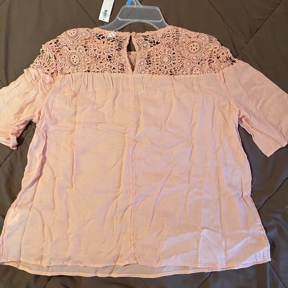 Old Navy peach medium lace bodice short sleeve top - Picture 3 of 4